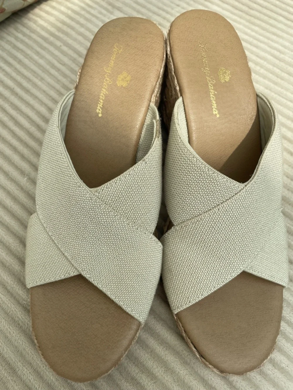 New Tommy Bahama tan shoes